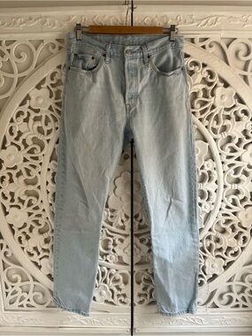 Levi’s 501 Original Button Fly High Rise Straight Leg Jeans Light Wash W28 L30
